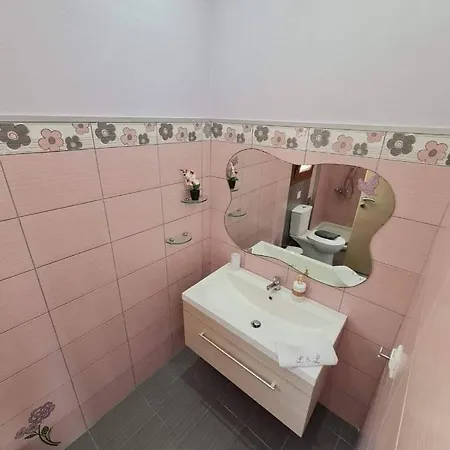 Apartman Loukia's And Paramónasz
