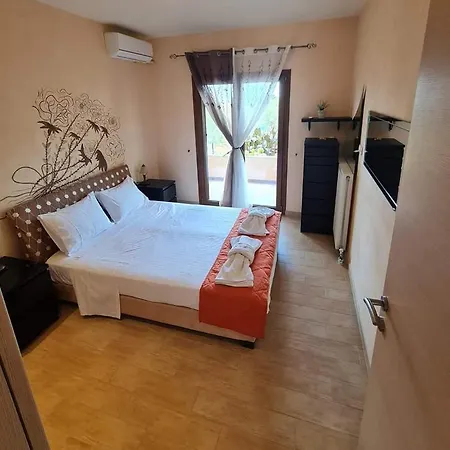 Loukia's And Apartamento