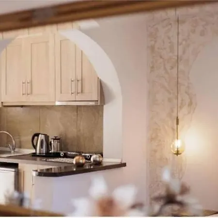 Loukia's And Apartamento *