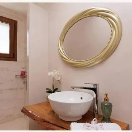 Loukia's And Apartamento