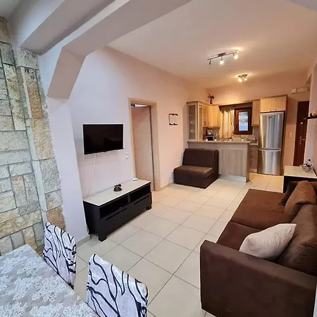 Apartman Loukia's And Paramónasz