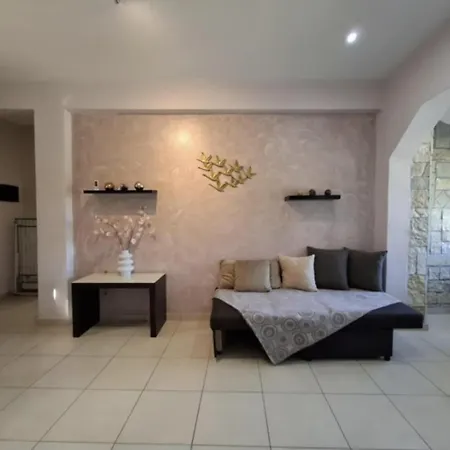 Loukia's And Apartman