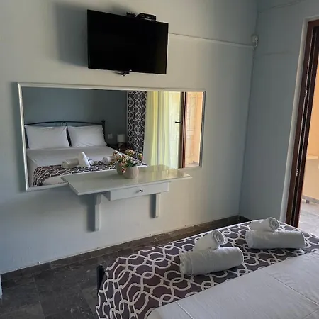 Apartment Loukia's And Paramonas (Corfu)