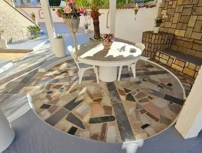 شقة Loukia's And *