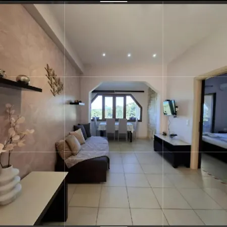 Loukia's And Apartament