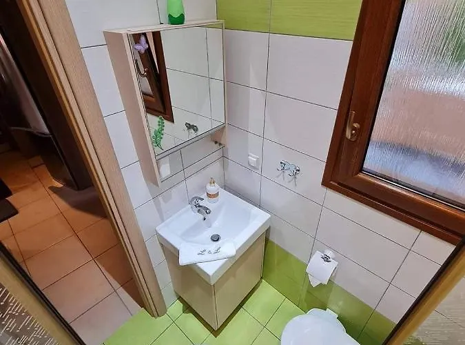 Loukia's And Apartament *